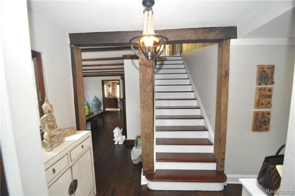 1540 Oxford Road Grosse Pointe Woods, MI 48236 - Photo 1 of 32