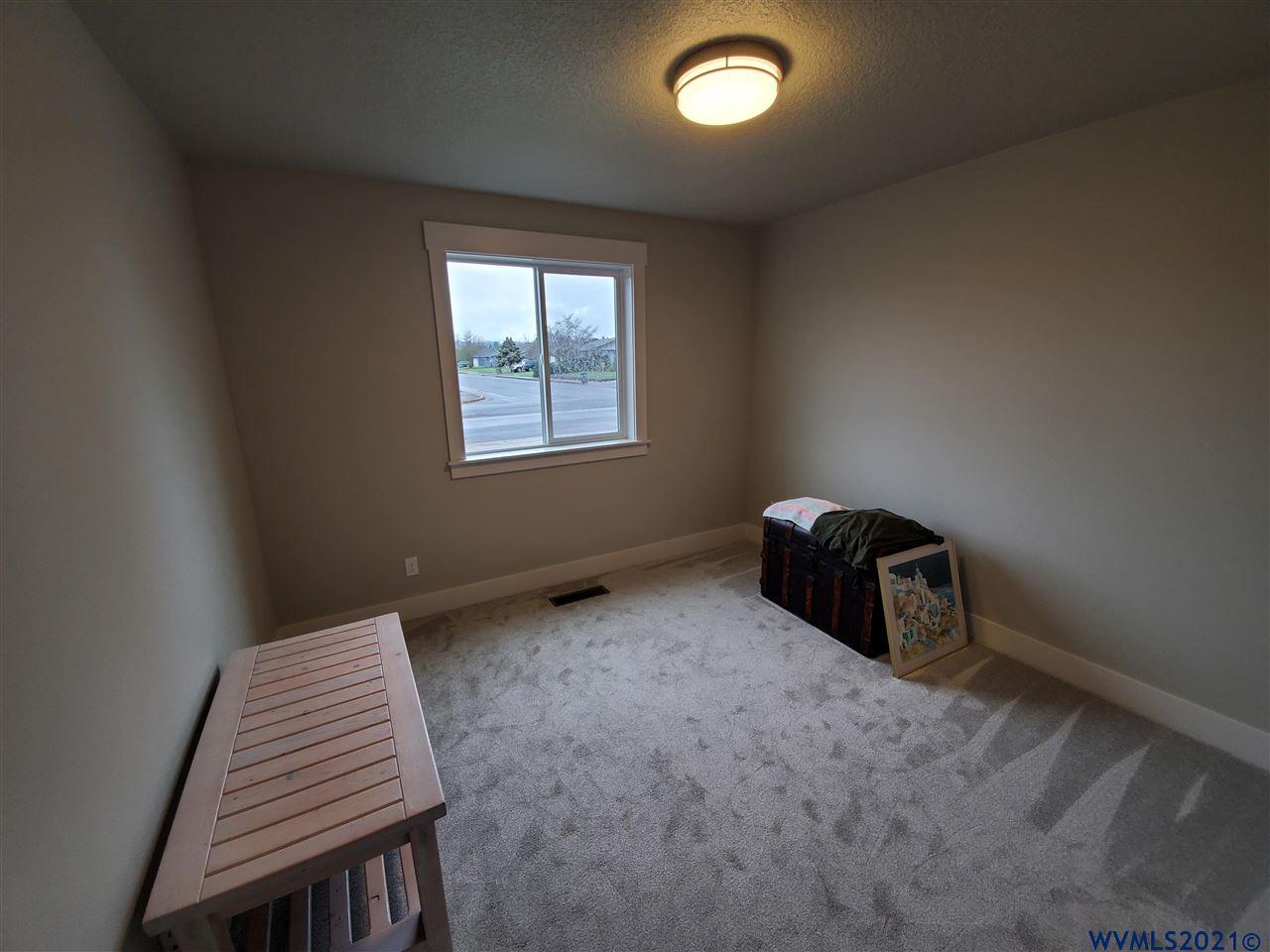 997 Walker Road Lebanon, OR 97355 - Photo 8 of 19