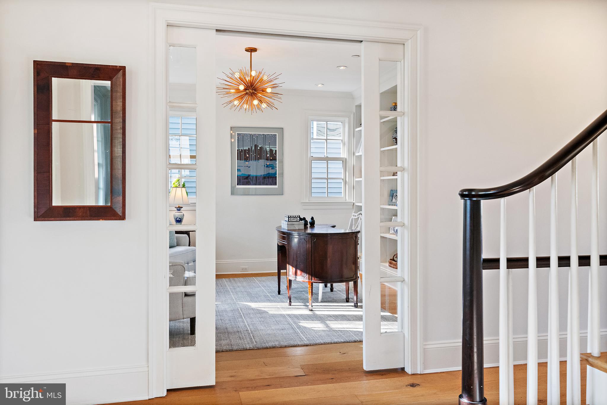 313 Washington Street Annapolis, MD 21403 - Photo 22 of 114 a view of a livingroom with furniture and window