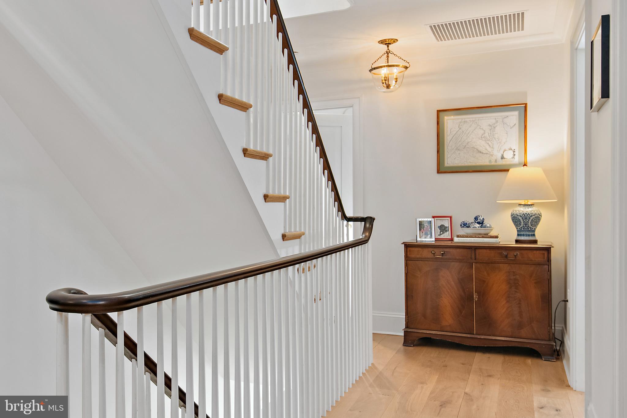 313 Washington Street Annapolis, MD 21403 - Photo 45 of 114 a view of a hallway with staircase