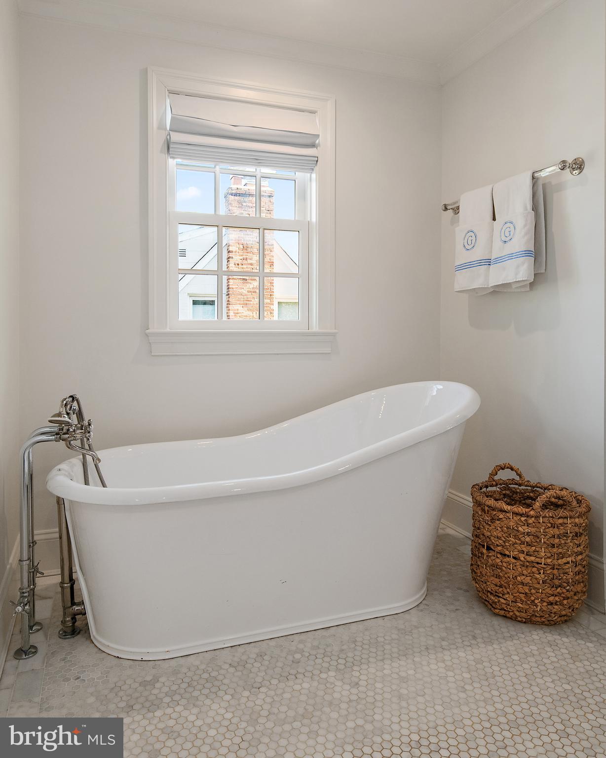 313 Washington Street Annapolis, MD 21403 - Photo 51 of 114 a white bath tub sitting next to a white sink