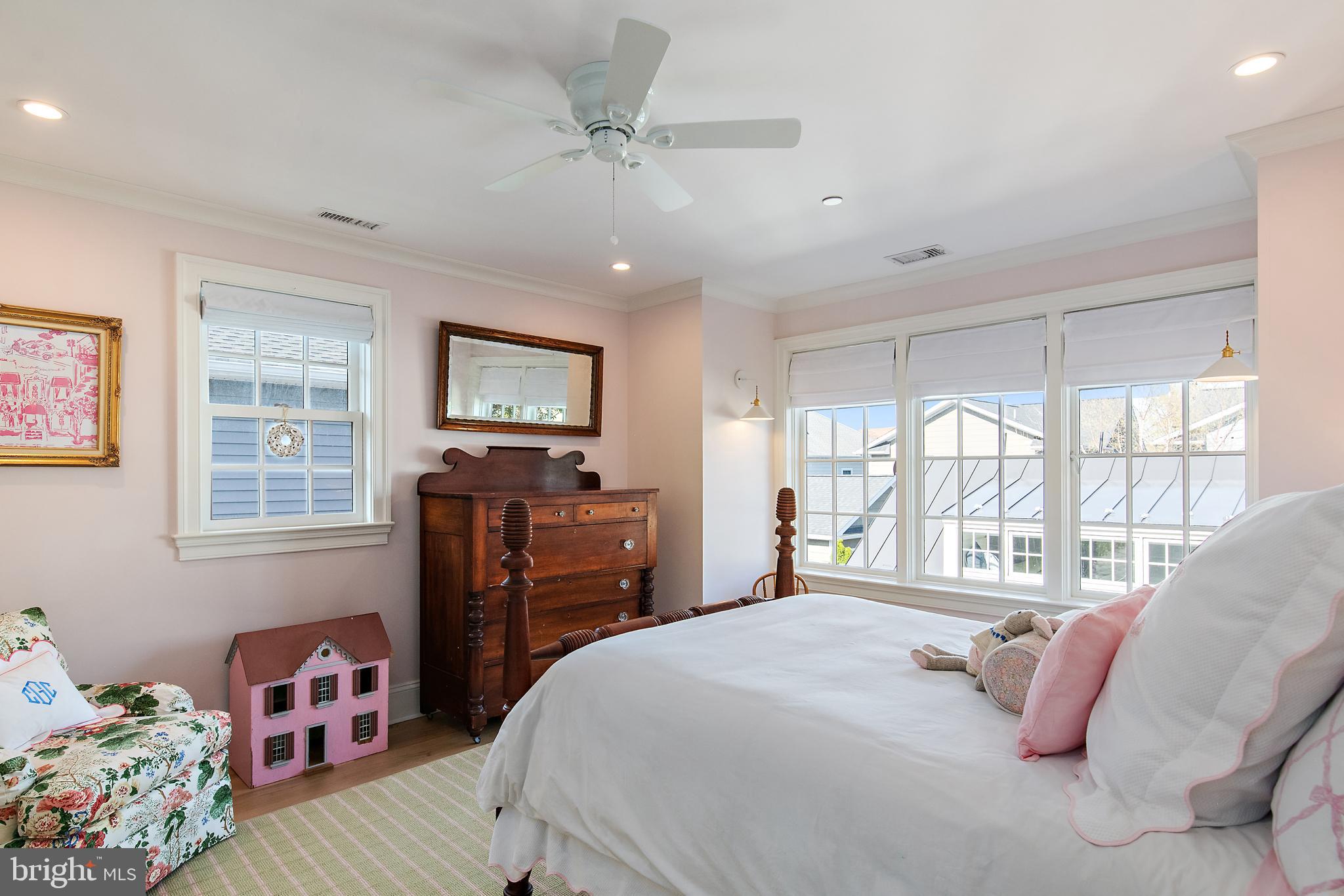 313 Washington Street Annapolis, MD 21403 - Photo 54 of 114 a bedroom with a bed and wooden floor