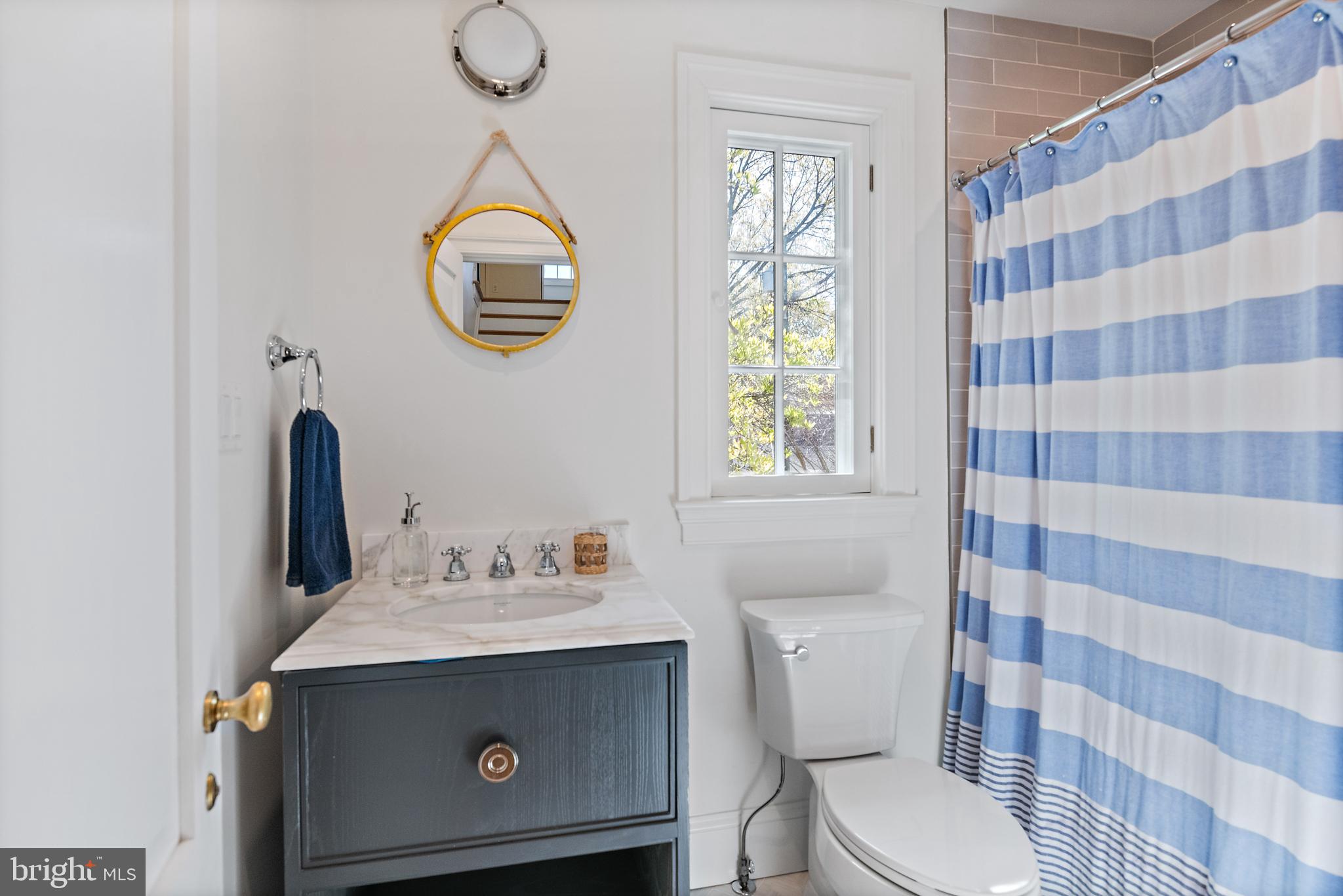 313 Washington Street Annapolis, MD 21403 - Photo 62 of 114 Shared bath on second level