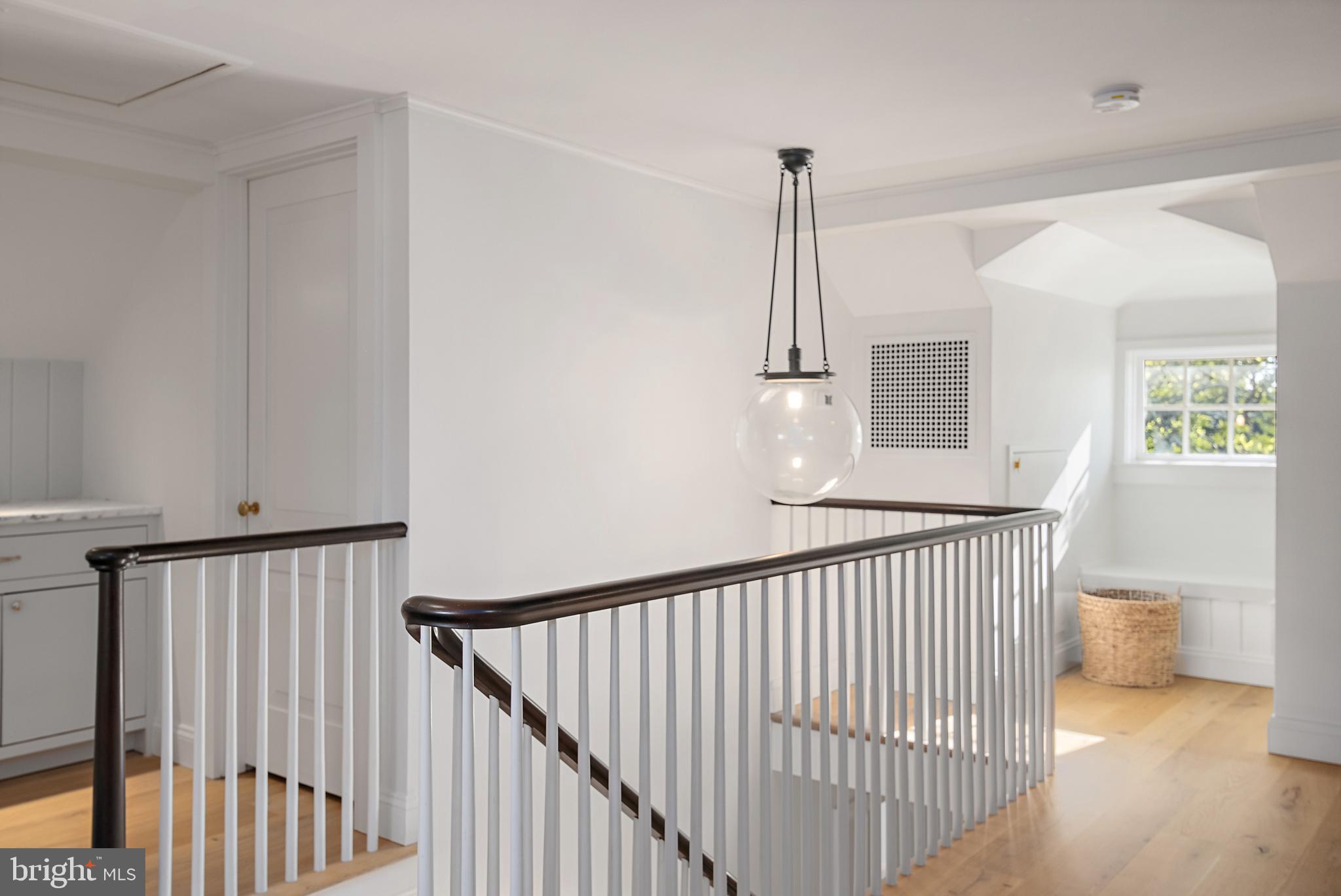 313 Washington Street Annapolis, MD 21403 - Photo 65 of 114 a view of a hallway with windows