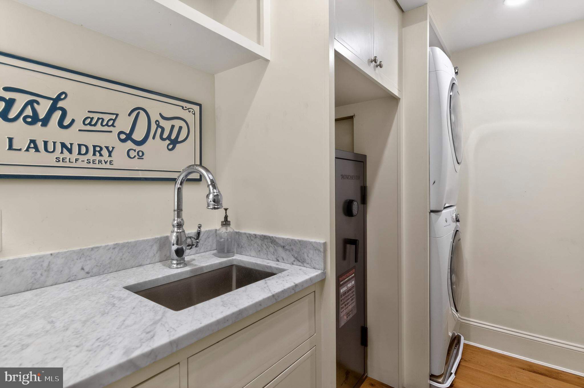 313 Washington Street Annapolis, MD 21403 - Photo 90 of 114 a kitchen with a sink and a refrigerator