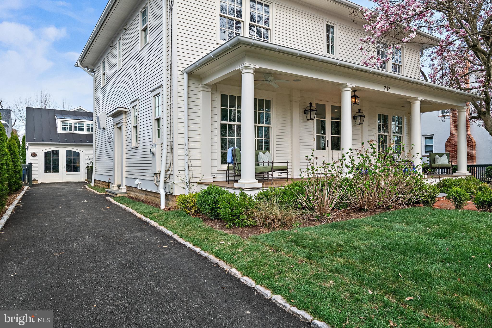 313 Washington Street Annapolis, MD 21403 - Photo 94 of 114 a front view of a house with a garden and plants