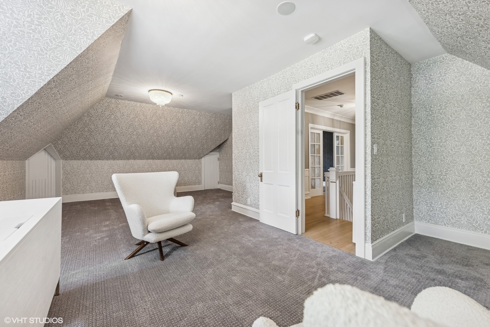 31W141 Army Trail Road Wayne, IL 60184 - Photo 45 of 51 a living room with furniture