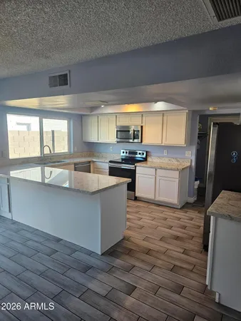 $2,300 | 4814 West Mountain View Road, Glendale, AZ 85302