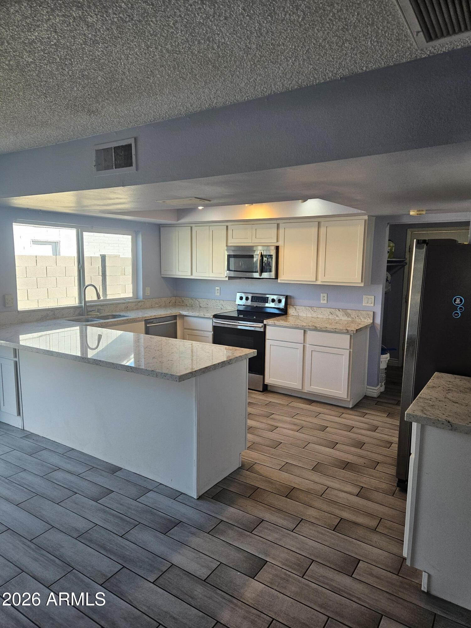 4814 West Mountain View Road Glendale, AZ 85302 - Photo 3 of 12 MOUNTAIN VIEW KITCHEN