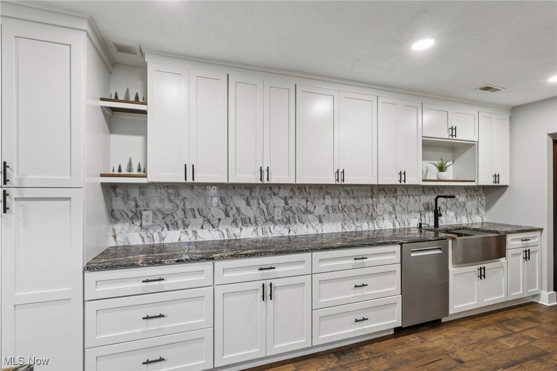 6996 Oakwood Road Parma Heights, OH 44130 - Photo 7 of 32 Kitchen