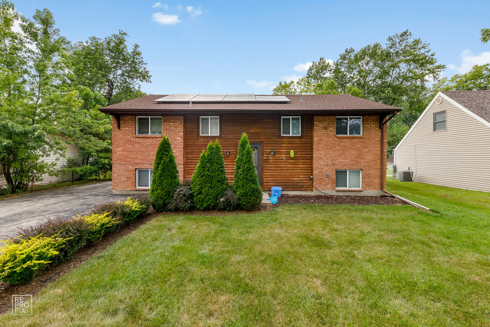 181 North Pinecrest Road Bolingbrook, IL 60440 - Photo 2 of 10