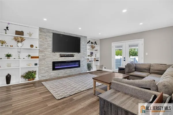 $980,000 | 16 Colonial Drive, East Brunswick, NJ 08816