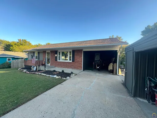 $224,000 | 115 East 3rd Street, Holton, KS 66436