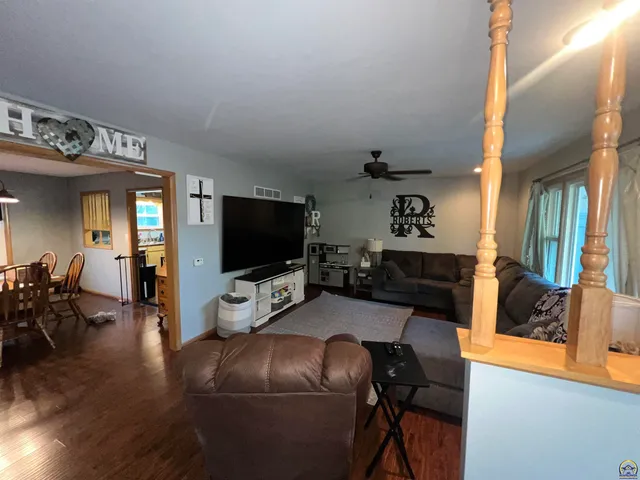 $224,000 | 115 East 3rd Street, Holton, KS 66436