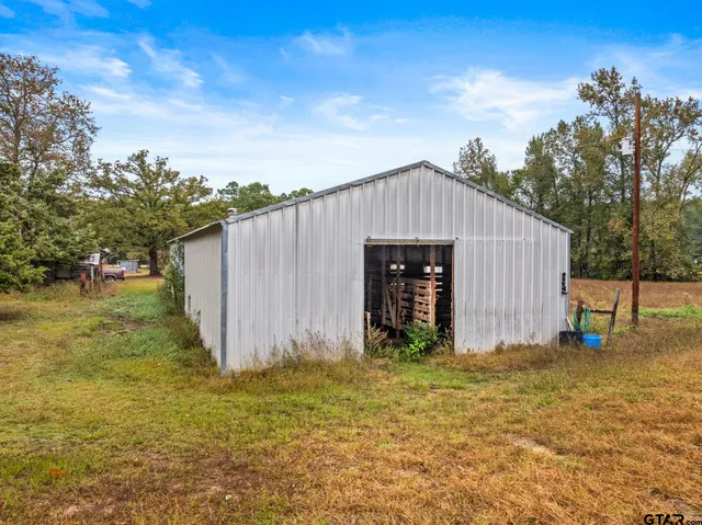 a view of a yard with a tree