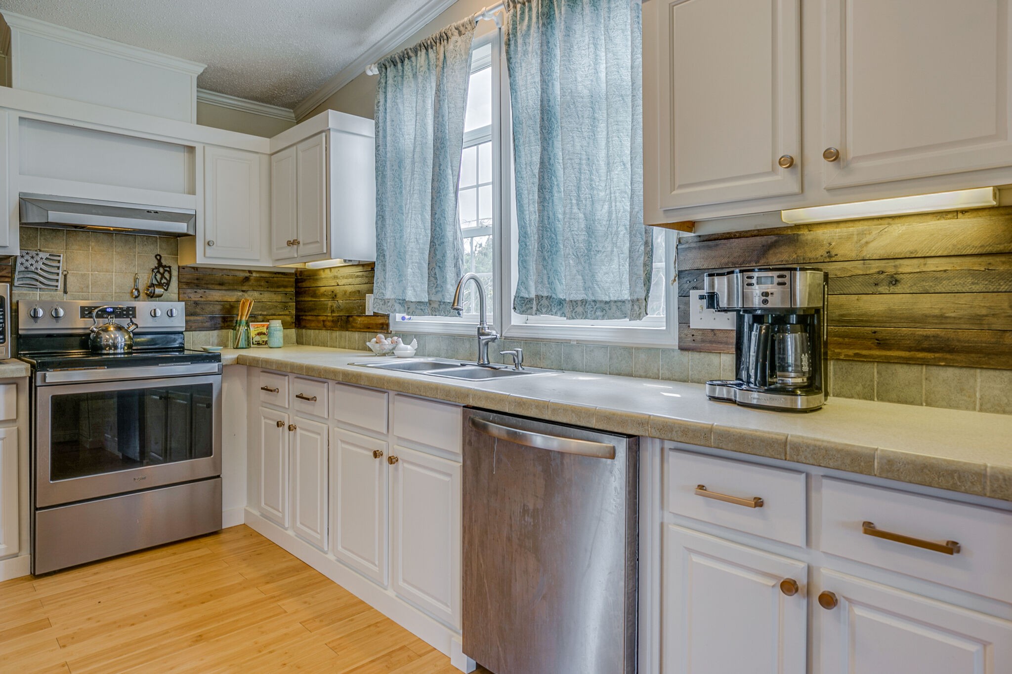 612 Norene Road Lebanon, TN 37090 - Photo 11 of 31 a kitchen with a sink and cabinets