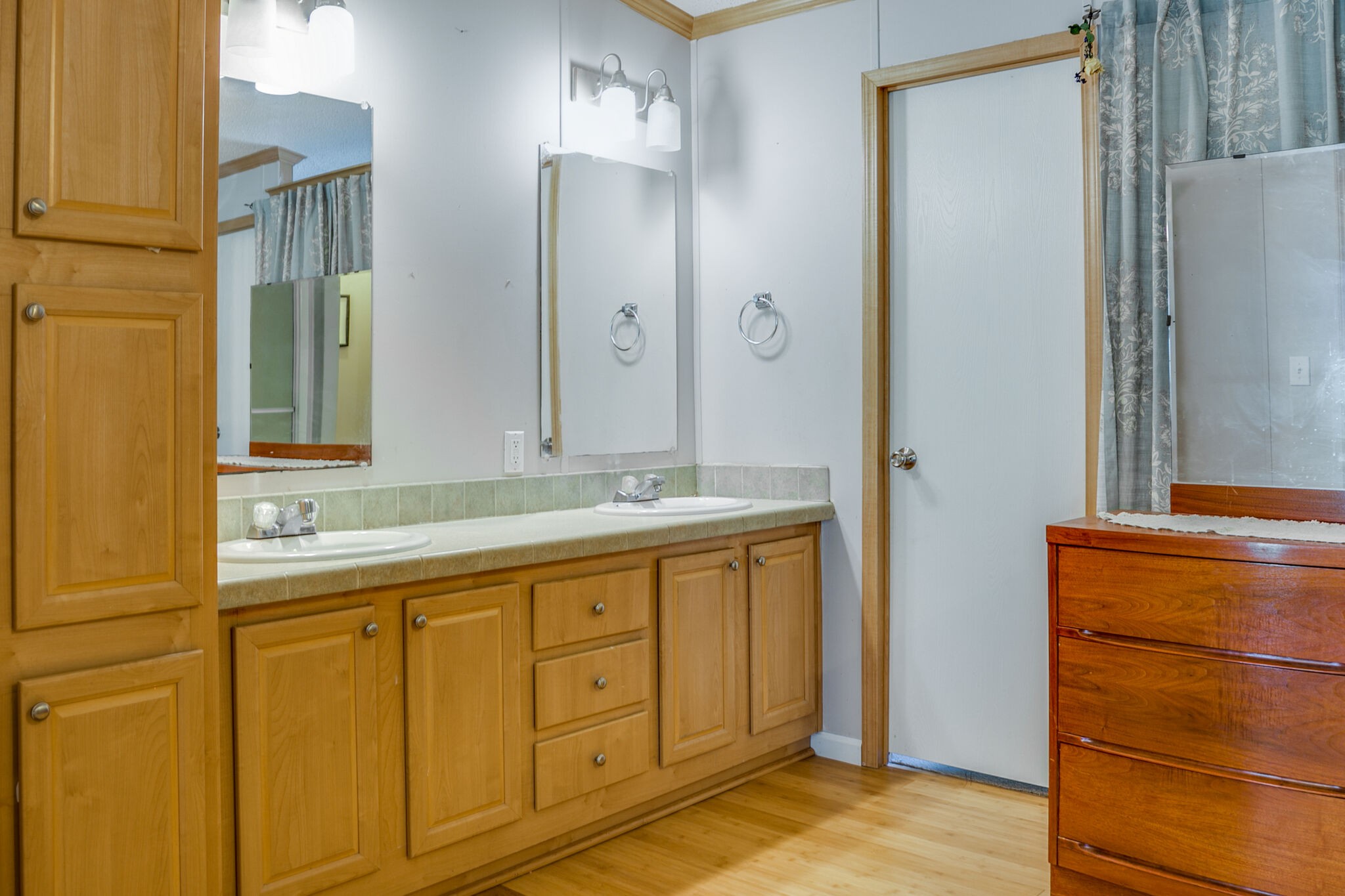 612 Norene Road Lebanon, TN 37090 - Photo 19 of 31 a bathroom with a sink and a mirror