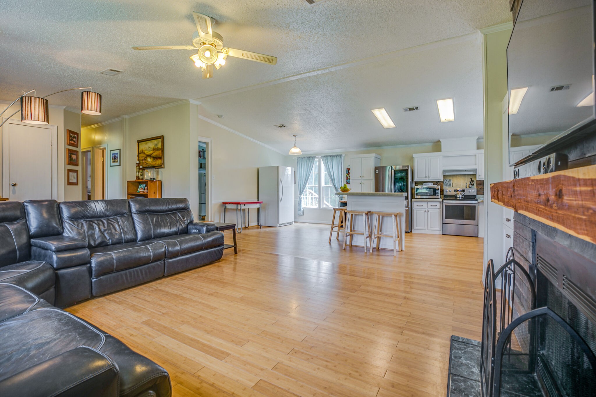 612 Norene Road Lebanon, TN 37090 - Photo 5 of 31 a living room with furniture and kitchen view