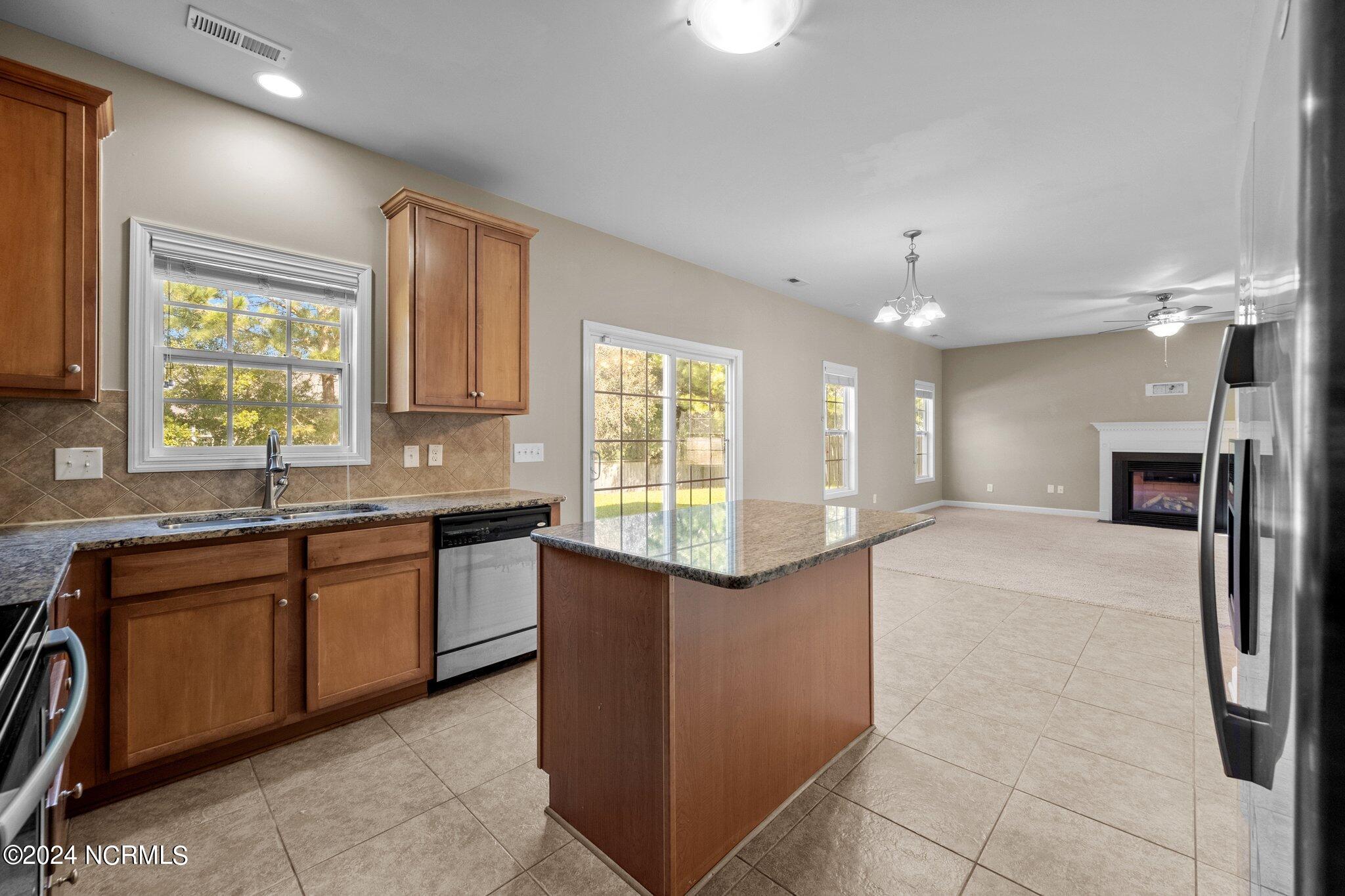 403 Wynbrookee Lane Jacksonville, NC 28546 - Photo 11 of 35 12-web-or-mls-_Z727324