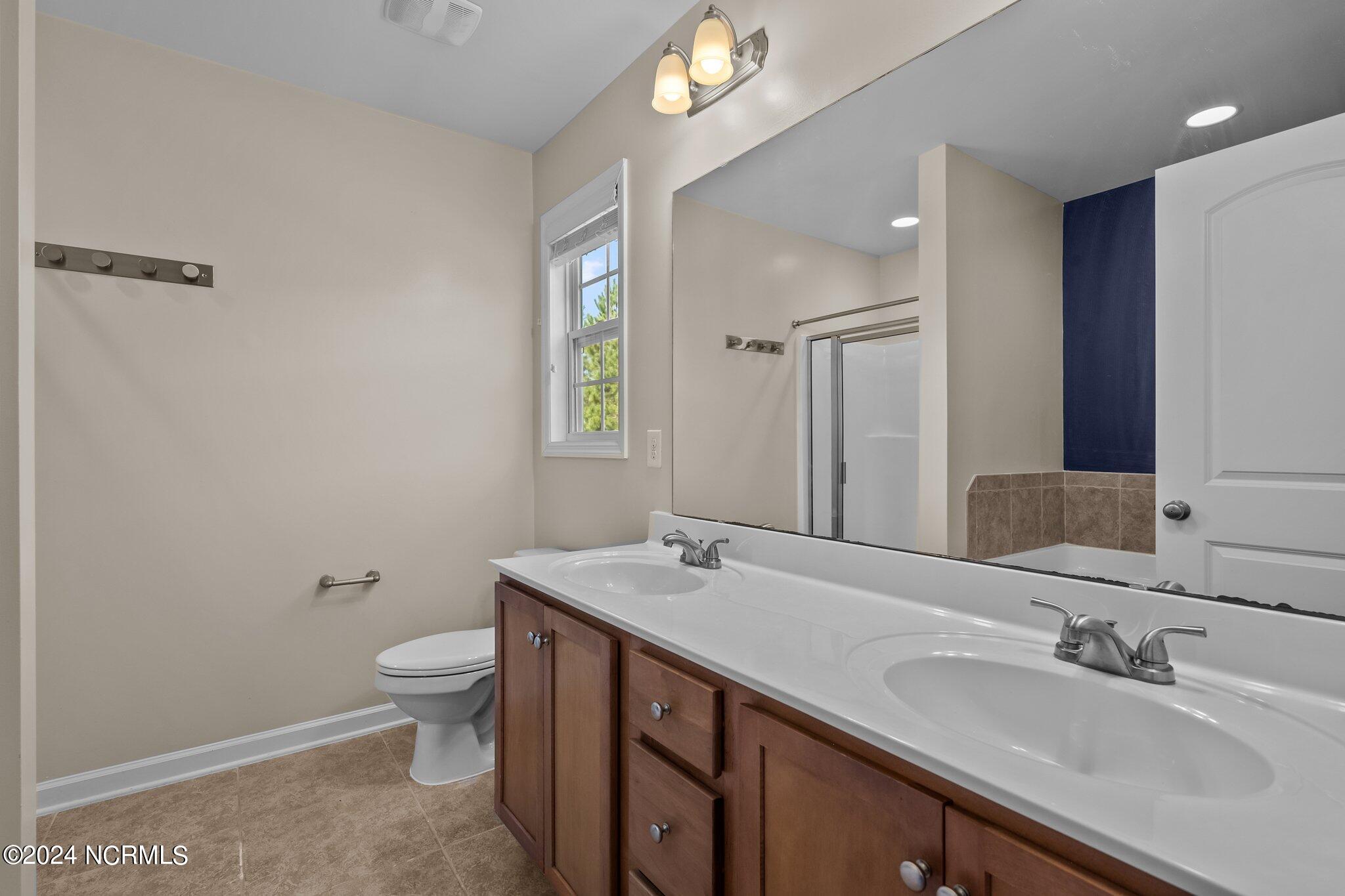 403 Wynbrookee Lane Jacksonville, NC 28546 - Photo 18 of 35 24-web-or-mls-_Z727381