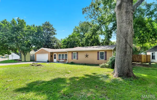 $130,000 | 263 South Hartnett Avenue, Ferguson, MO 63135