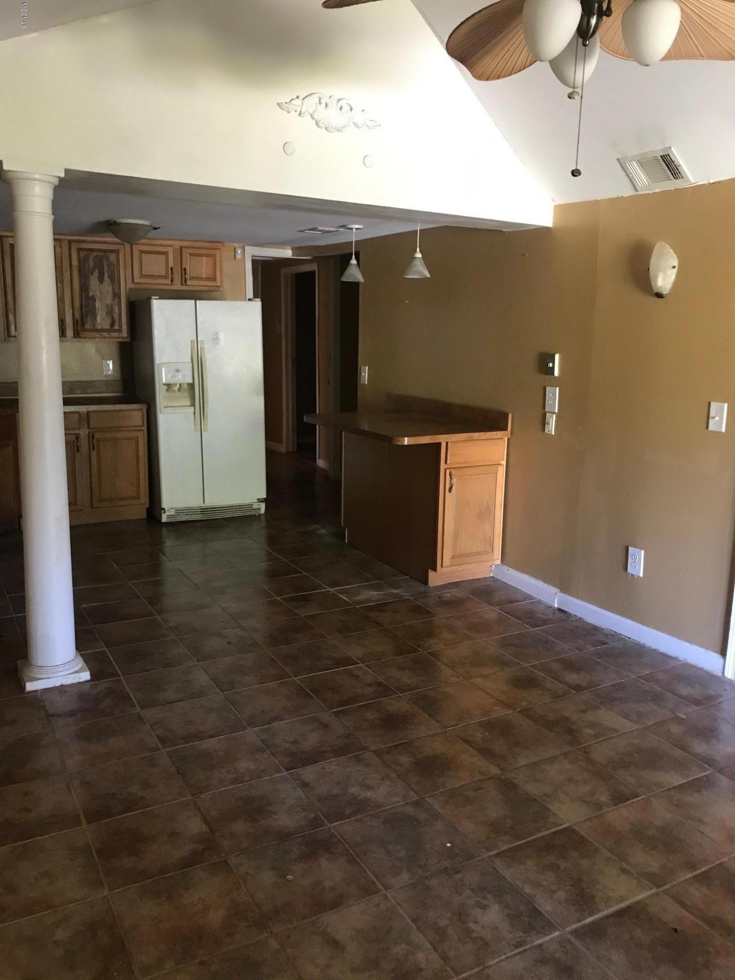 6400 Henry Avenue Moss Point, MS 39563 - Photo 3 of 6 HENRY DR-DIN-KIT-3