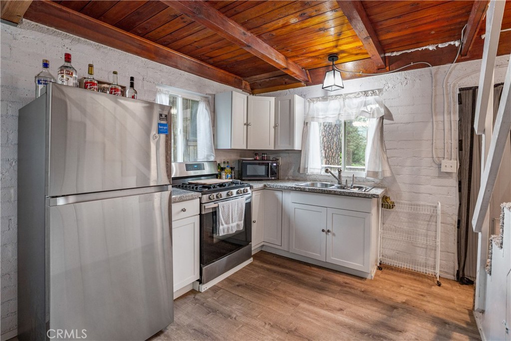 423 Forest Lane Crestline, CA 92325 - Photo 8 of 22