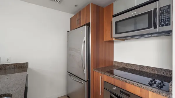 $3,100 | 300 South Biscayne Boulevard, Unit L832, Miami, FL 33131