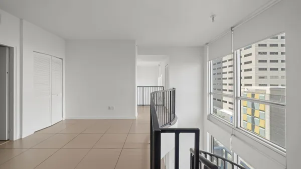 $3,100 | 300 South Biscayne Boulevard, Unit L832, Miami, FL 33131