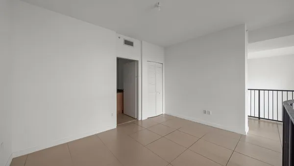 $3,100 | 300 South Biscayne Boulevard, Unit L832, Miami, FL 33131