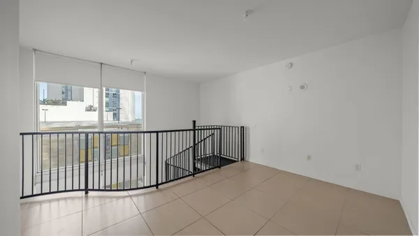 $3,100 | 300 South Biscayne Boulevard, Unit L832, Miami, FL 33131