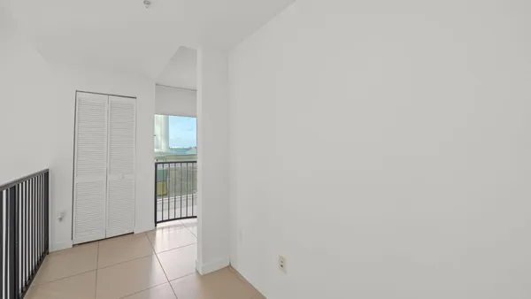 $3,100 | 300 South Biscayne Boulevard, Unit L832, Miami, FL 33131