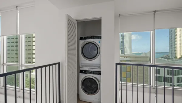 $3,100 | 300 South Biscayne Boulevard, Unit L832, Miami, FL 33131