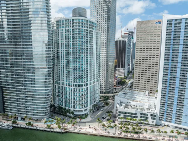 $3,100 | 300 South Biscayne Boulevard, Unit L832, Miami, FL 33131