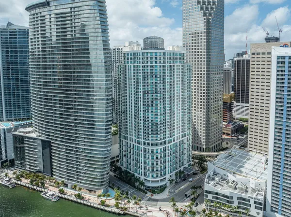 $3,100 | 300 South Biscayne Boulevard, Unit L832, Miami, FL 33131