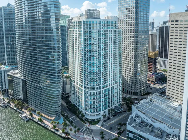 $3,100 | 300 South Biscayne Boulevard, Unit L832, Miami, FL 33131