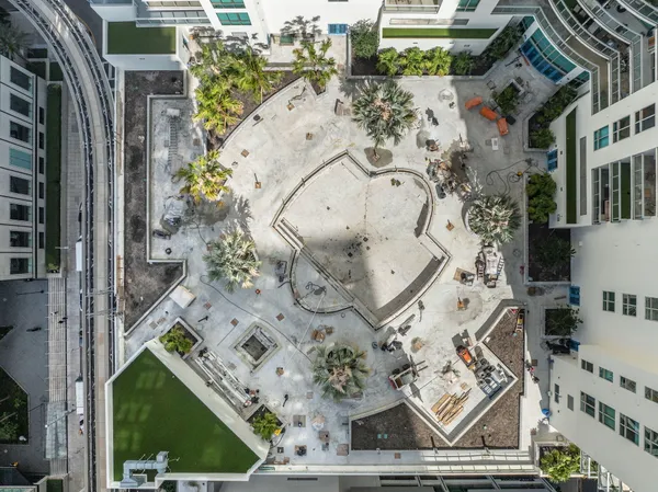 $3,100 | 300 South Biscayne Boulevard, Unit L832, Miami, FL 33131