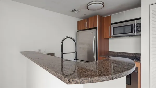 $3,100 | 300 South Biscayne Boulevard, Unit L832, Miami, FL 33131