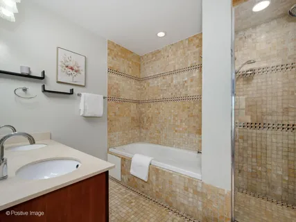 $275,000 | 4650 North Karlov Avenue, Unit 2, Chicago, IL 60630