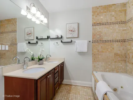 $275,000 | 4650 North Karlov Avenue, Unit 2, Chicago, IL 60630