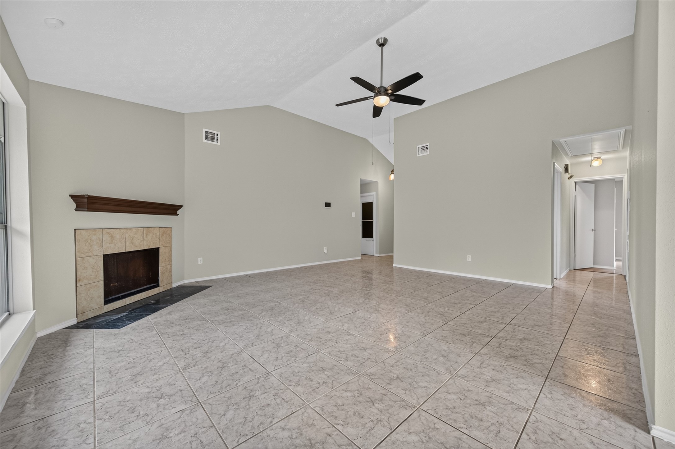 411 North Mist Court Houston, TX 77073 - Photo 7 of 32