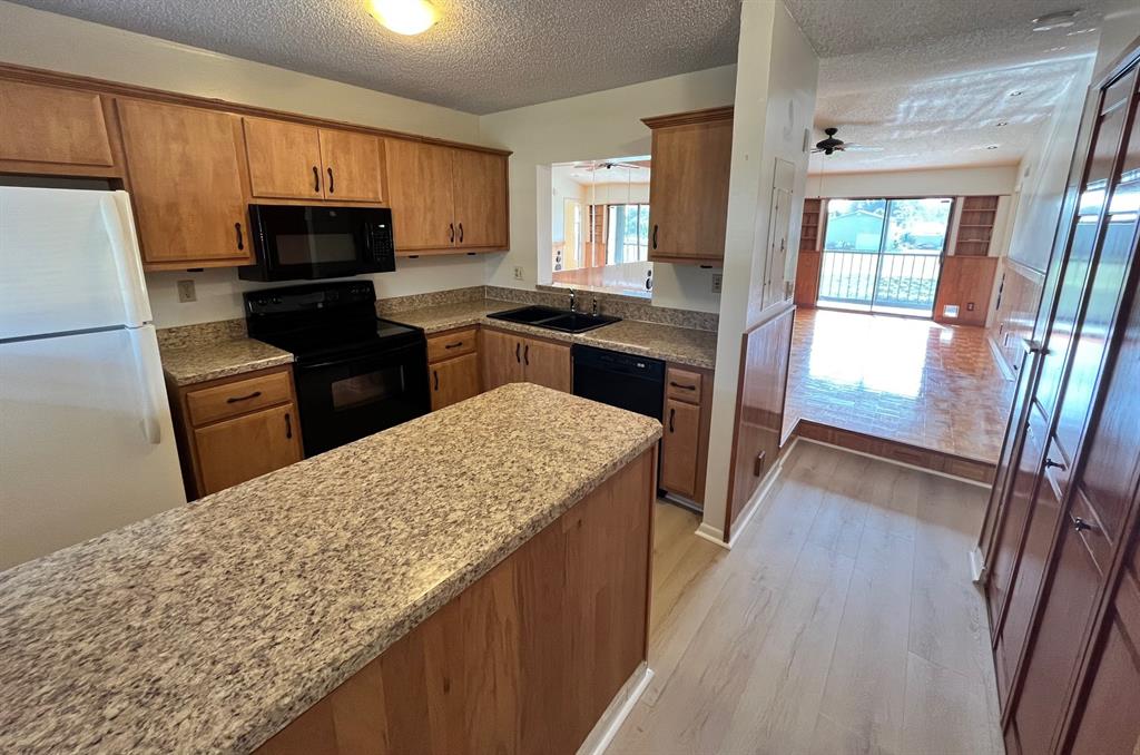 9449 Boca Cove Circle, Unit 914 Boca Raton, FL 33428 - Photo 6 of 17