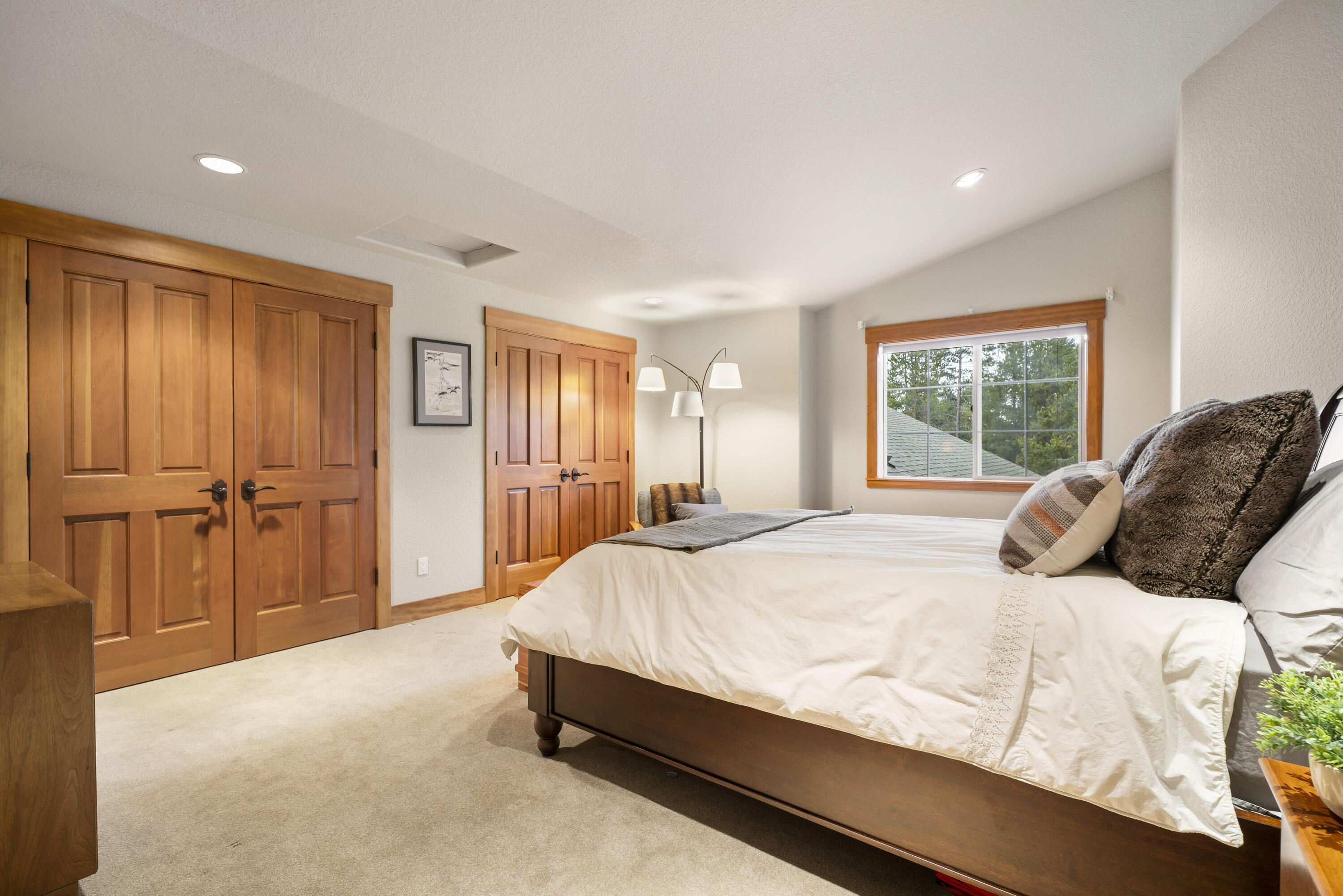 56902 River Road, Unit 6 Sunriver, OR 97707 - Photo 24 of 44 Bedroom