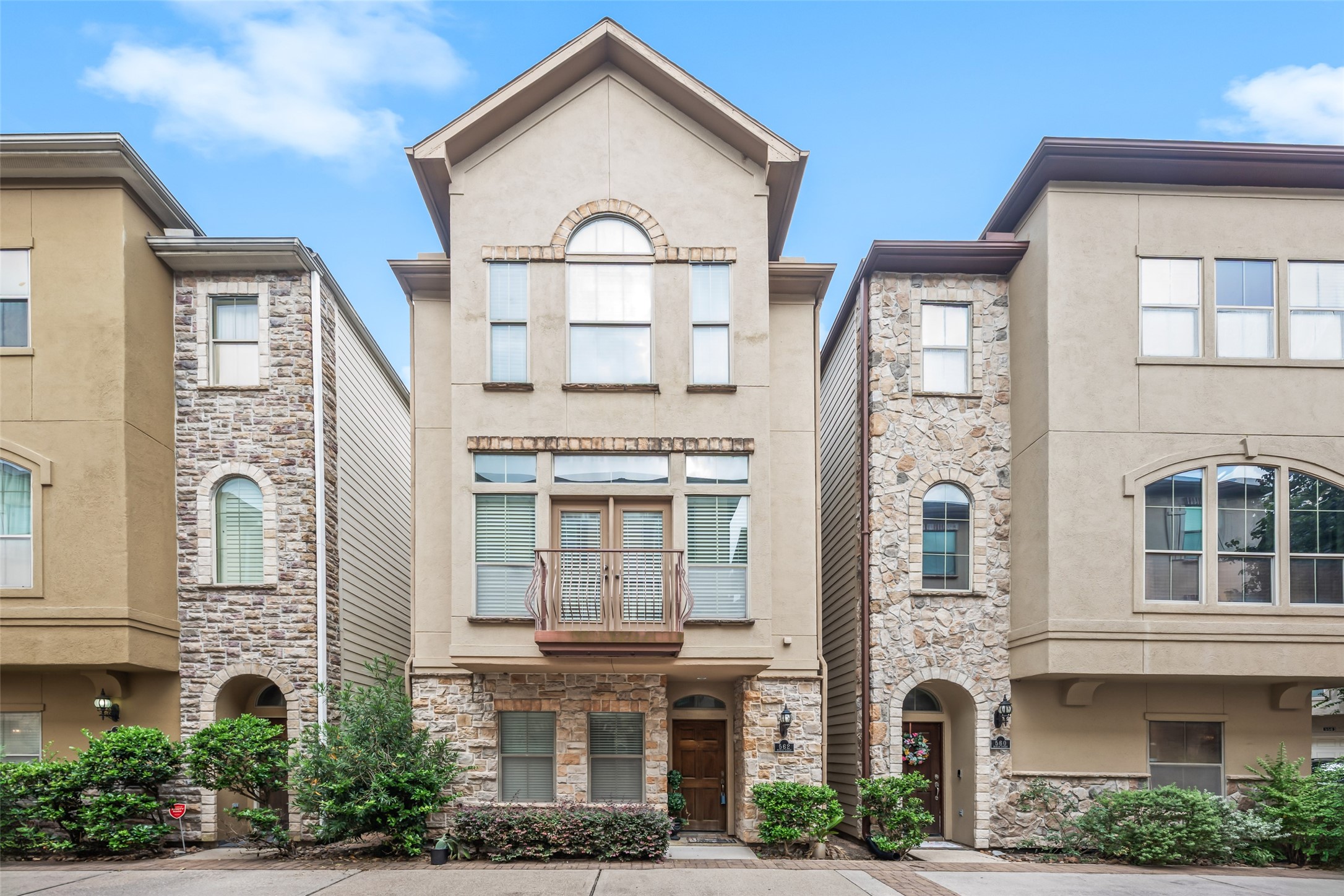 562 Bomar Street Houston, TX 77006 - Photo 25 of 28 Sophisticated design