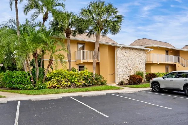 $205,000 | 2400 South Ocean Drive, Unit 816, Fort Pierce, FL 34949