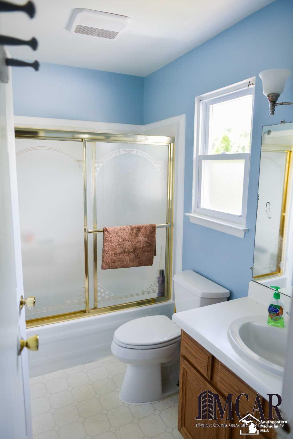 22114 Derby Road Woodhaven, MI 48183 - Photo 4 of 27