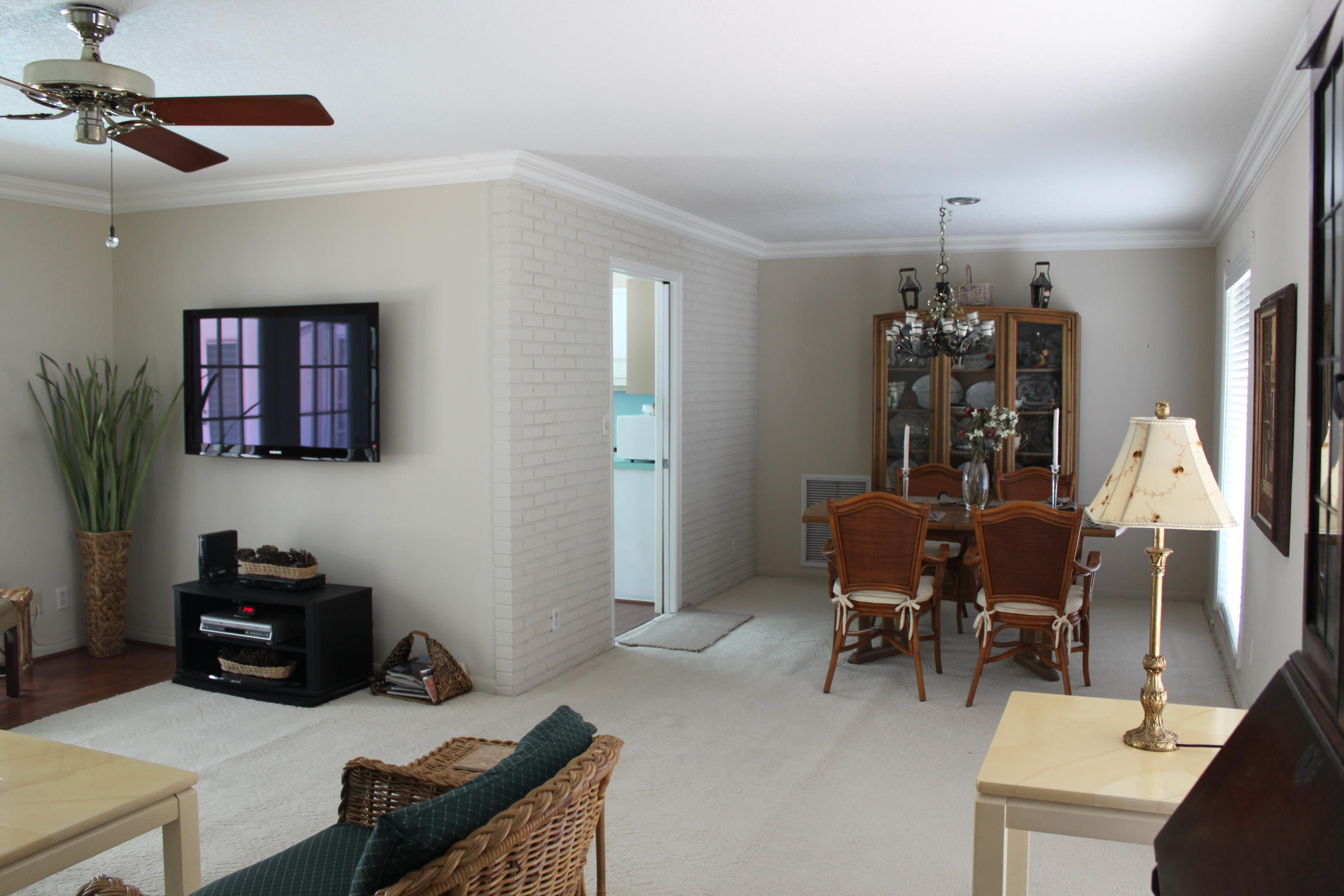 424 Southwest 7th Way Boca Raton, FL 33486 - Photo 13 of 17 Living-dinin