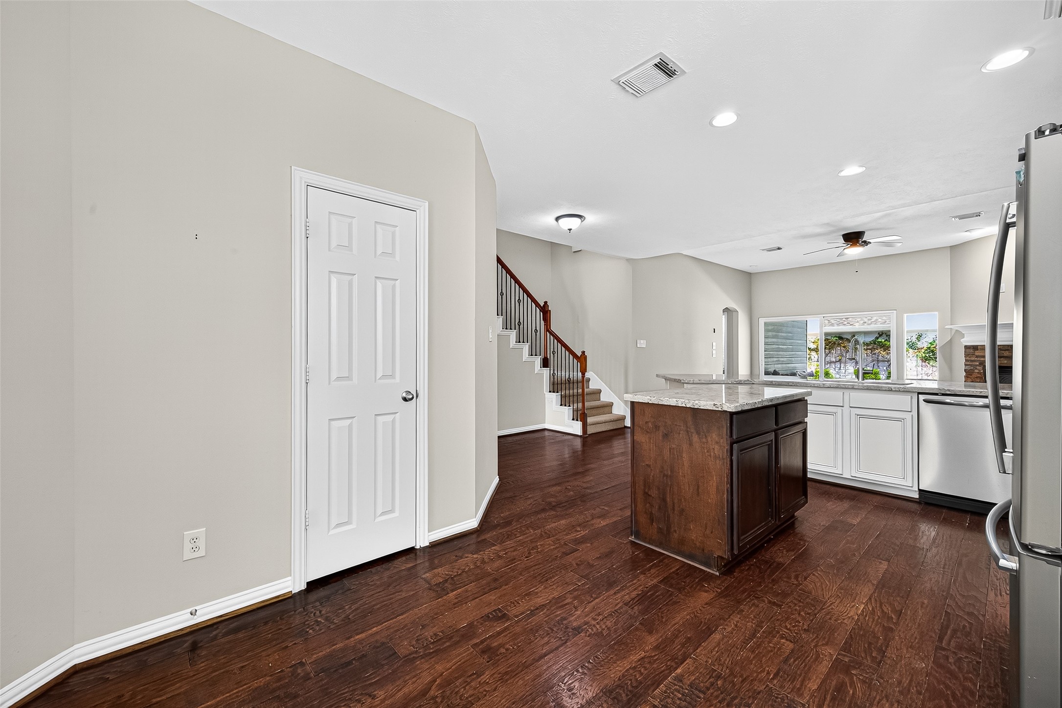30 Whetstone Ridge Way The Woodlands, TX 77382 - Photo 16 of 39 a view of kitchen with wooden floor and electronic appliances