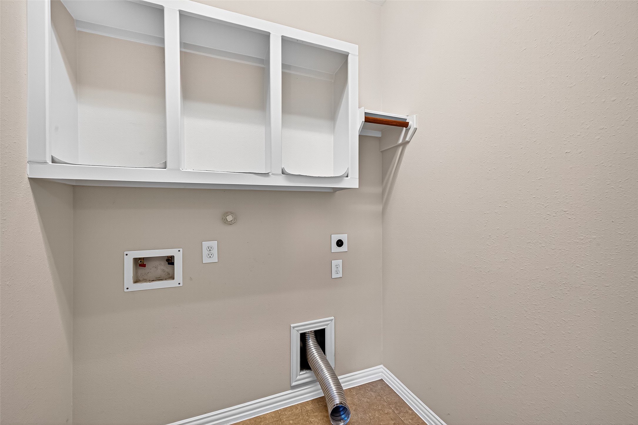 30 Whetstone Ridge Way The Woodlands, TX 77382 - Photo 22 of 39 a view of cupboard