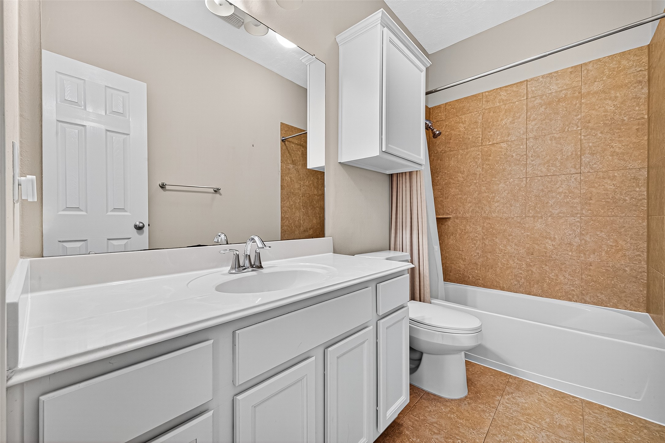 30 Whetstone Ridge Way The Woodlands, TX 77382 - Photo 30 of 39 a bathroom with a sink a toilet and a bathtub